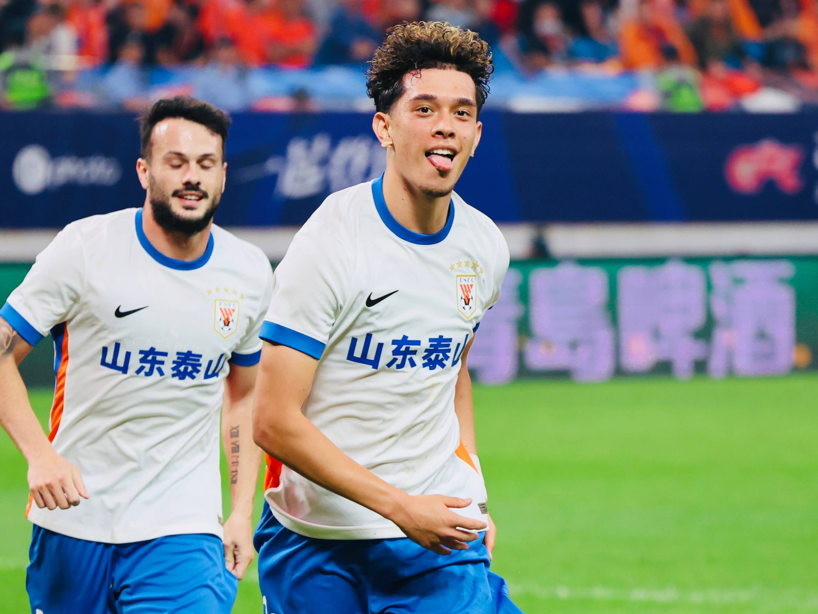 集结日突围战来临,山东泰山围绕中超绝杀压哨,话题不断,控场能力受关注 集结日突围战来临,山东泰山围绕中超绝杀压哨,话题不断,控场能力受关注